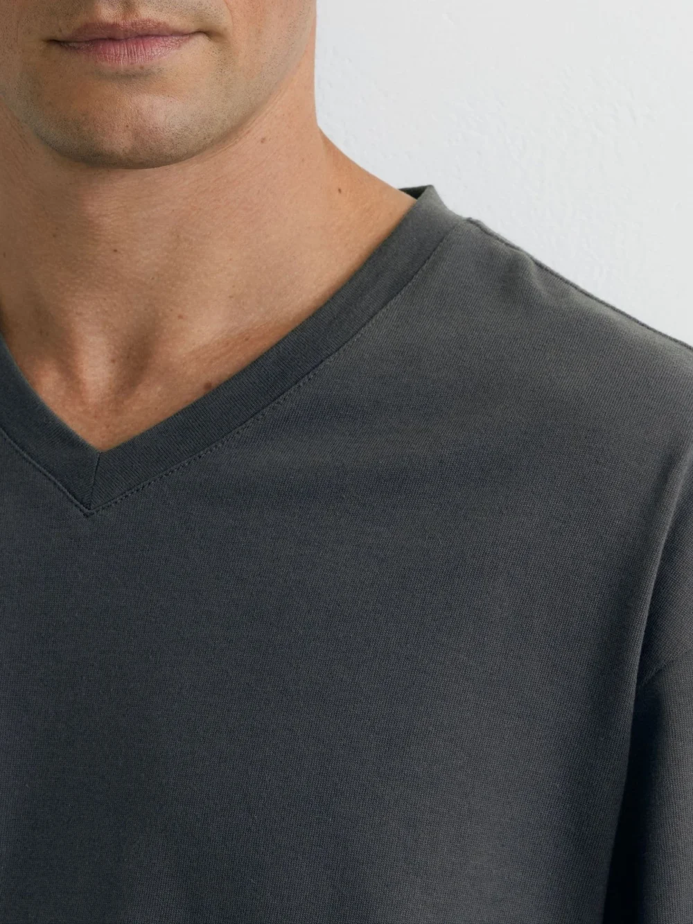 Reiss Washed Black Cotton V-neck Relaxed-fit T-shirt, view 3