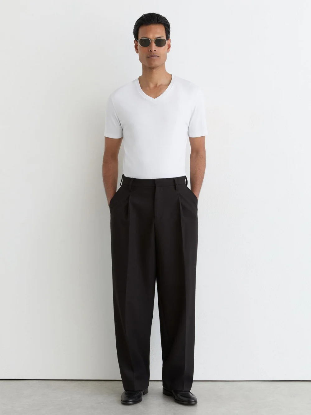 Reiss White Air-water-cotton V-neck Tailored-fit T-shirt, view 3