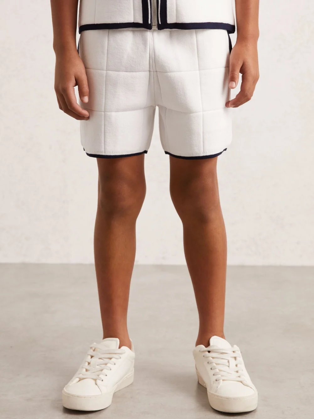 Reiss White & Navy 13-14 yrs Tipped Knit Stitch-detail Shorts,, view 3