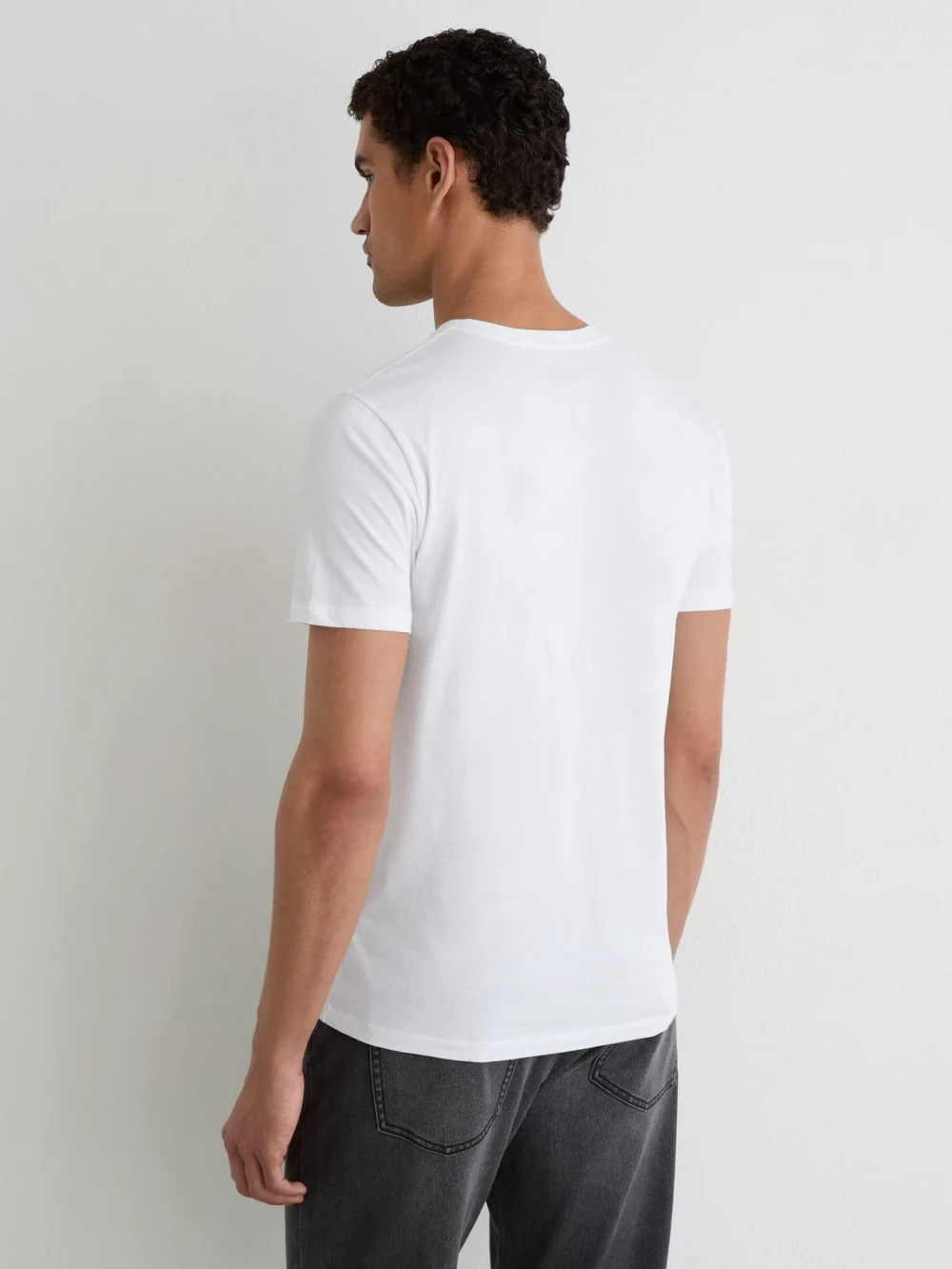 Reiss White Dayton Pack-pack Cotton V-neck Tailored-fit T-shirts, view 4
