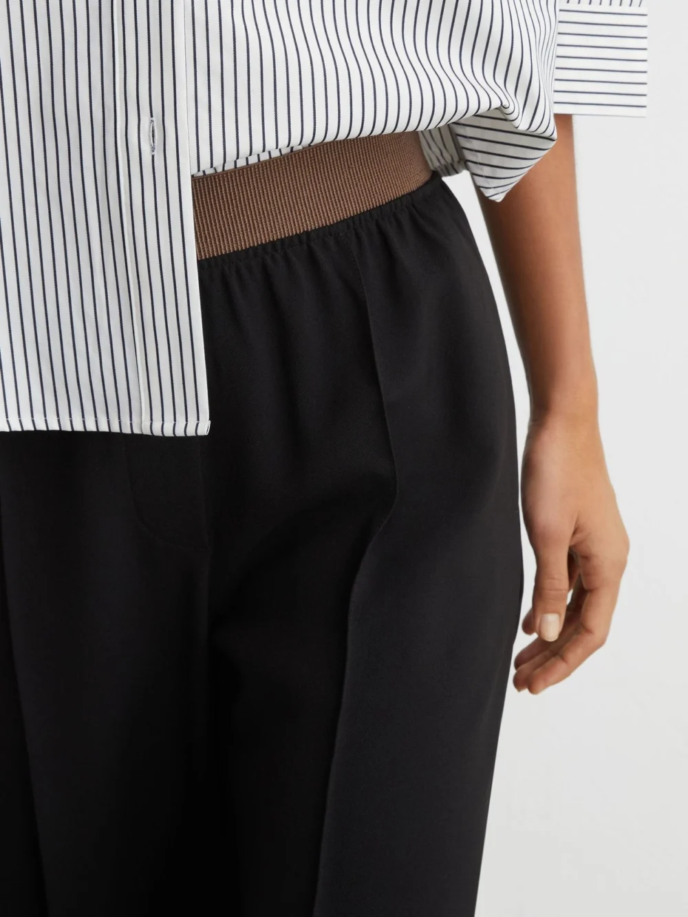 Reiss Wilde Women's Black Wide-leg Elasticated-waist Trousers, view 4