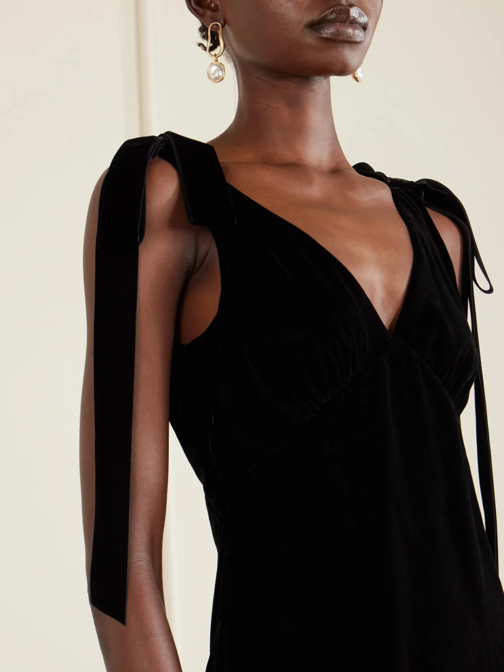 Close-up detail of the Rodarte Bow-detailed Velvet and Silk-satin Gown