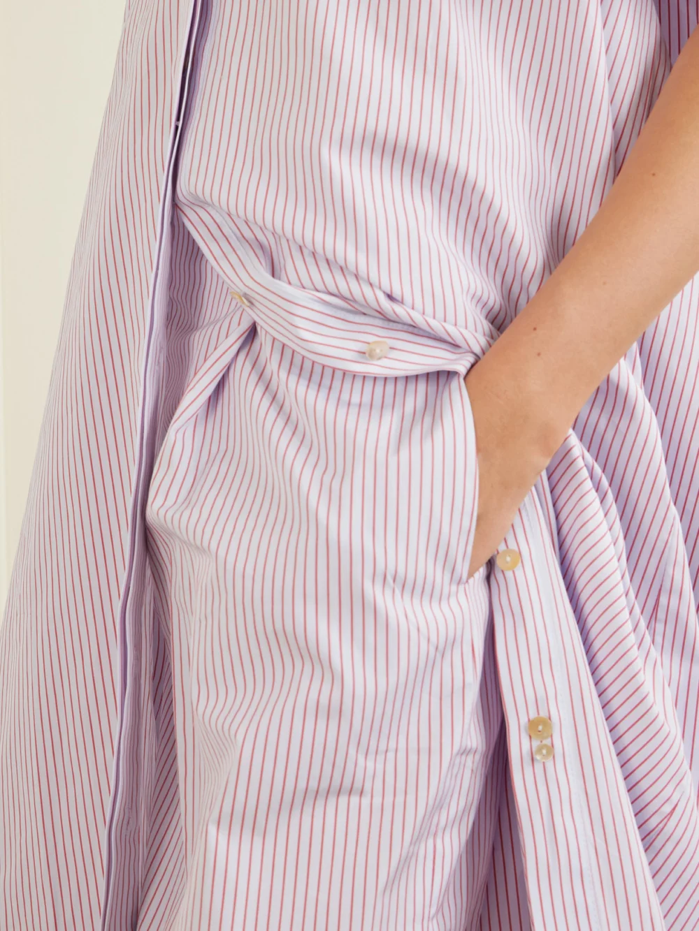Close-up detail of the Rùadh Dean Pleated Striped Organic Cotton-poplin Wide-leg Pants