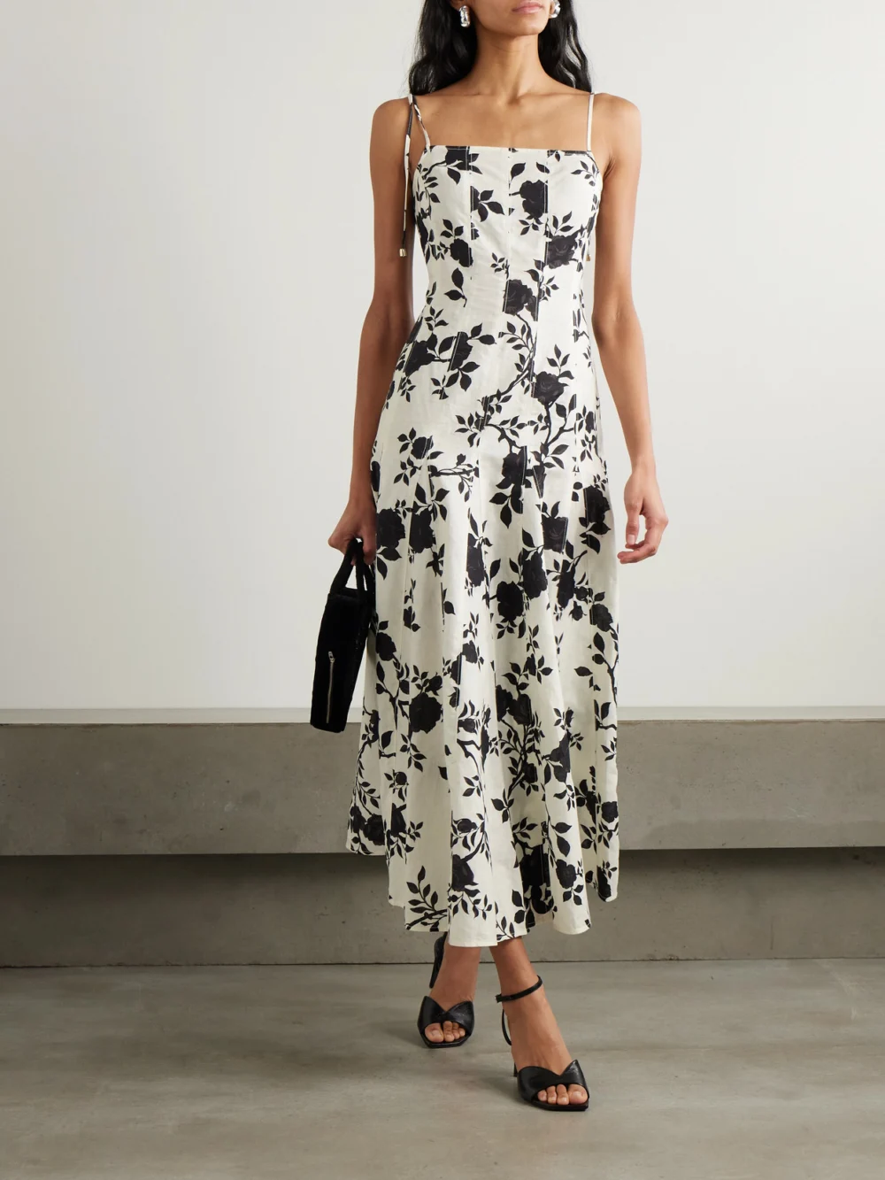 Self-Portrait Floral-print Linen and Cotton-blend Midi Dress, worn by a model