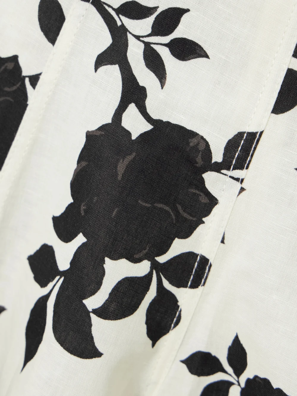Close-up detail of the Self-Portrait Open-back Bow-detailed Floral-print Linen and Cotton-blend Mini Dress