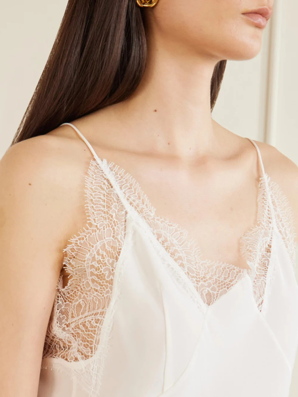 Close-up detail of the Sharon Wauchob Capucines Scalloped Lace-trimmed Silk Crepe De Chine Camisole