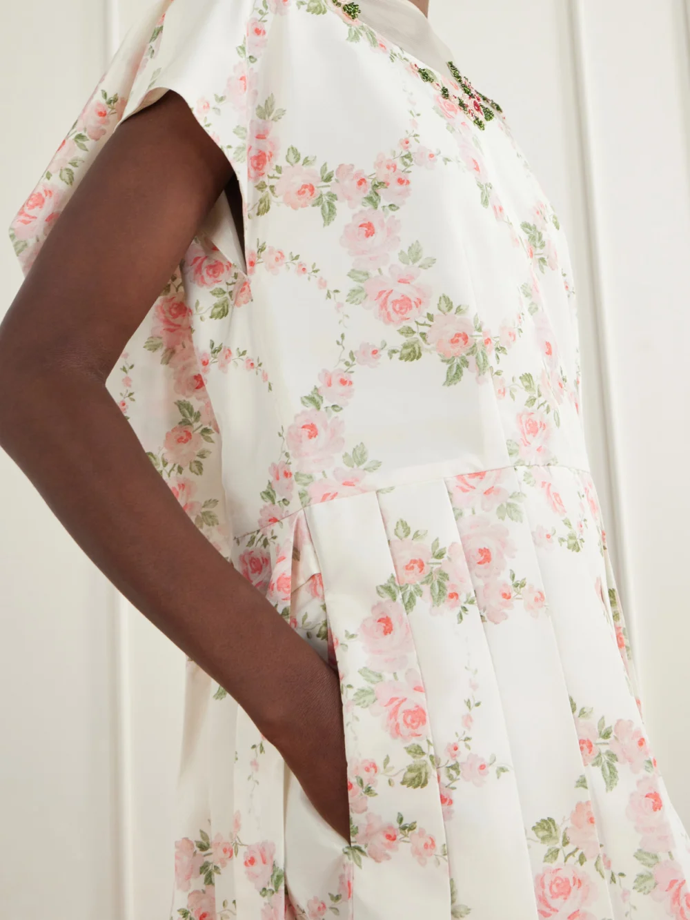 Close-up detail of the Simone Rocha Bead-embellished Pleated Floral-printed Taffeta Midi Dress