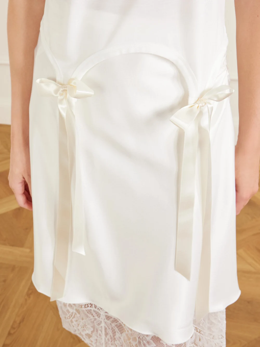 Close-up detail of the Simone Rocha Bow-detailed Jersey T-shirt