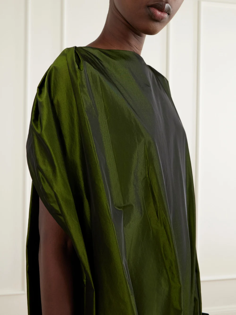 Close-up detail of the Simone Rocha Bow-detailed Taffeta Midi Dress