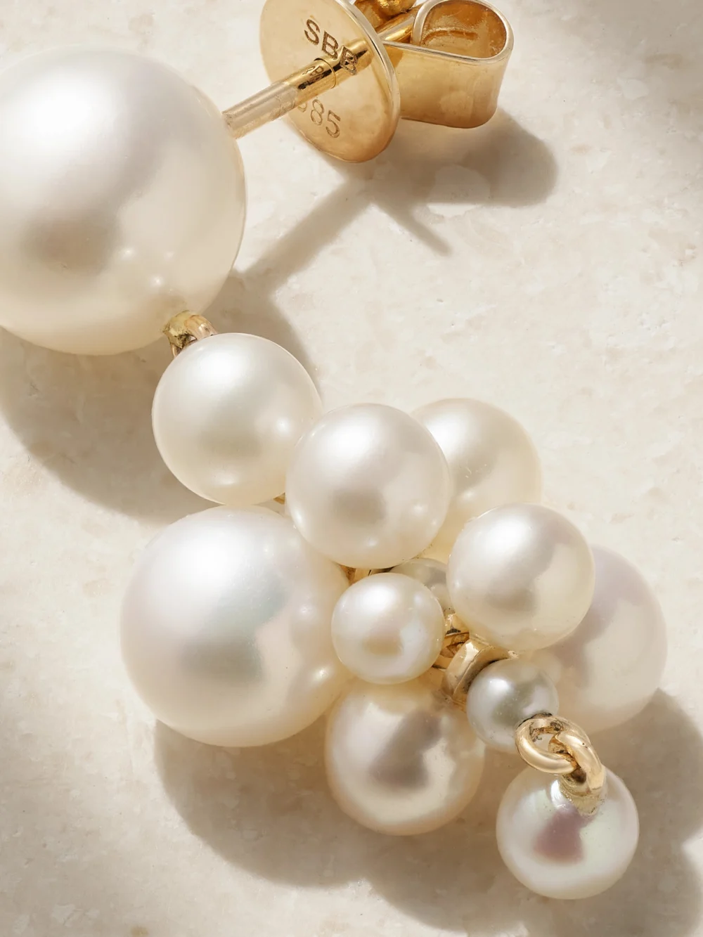 Close-up detail of the Sophie Bille Brahe Botticelli 14-karat Gold Pearl Earring