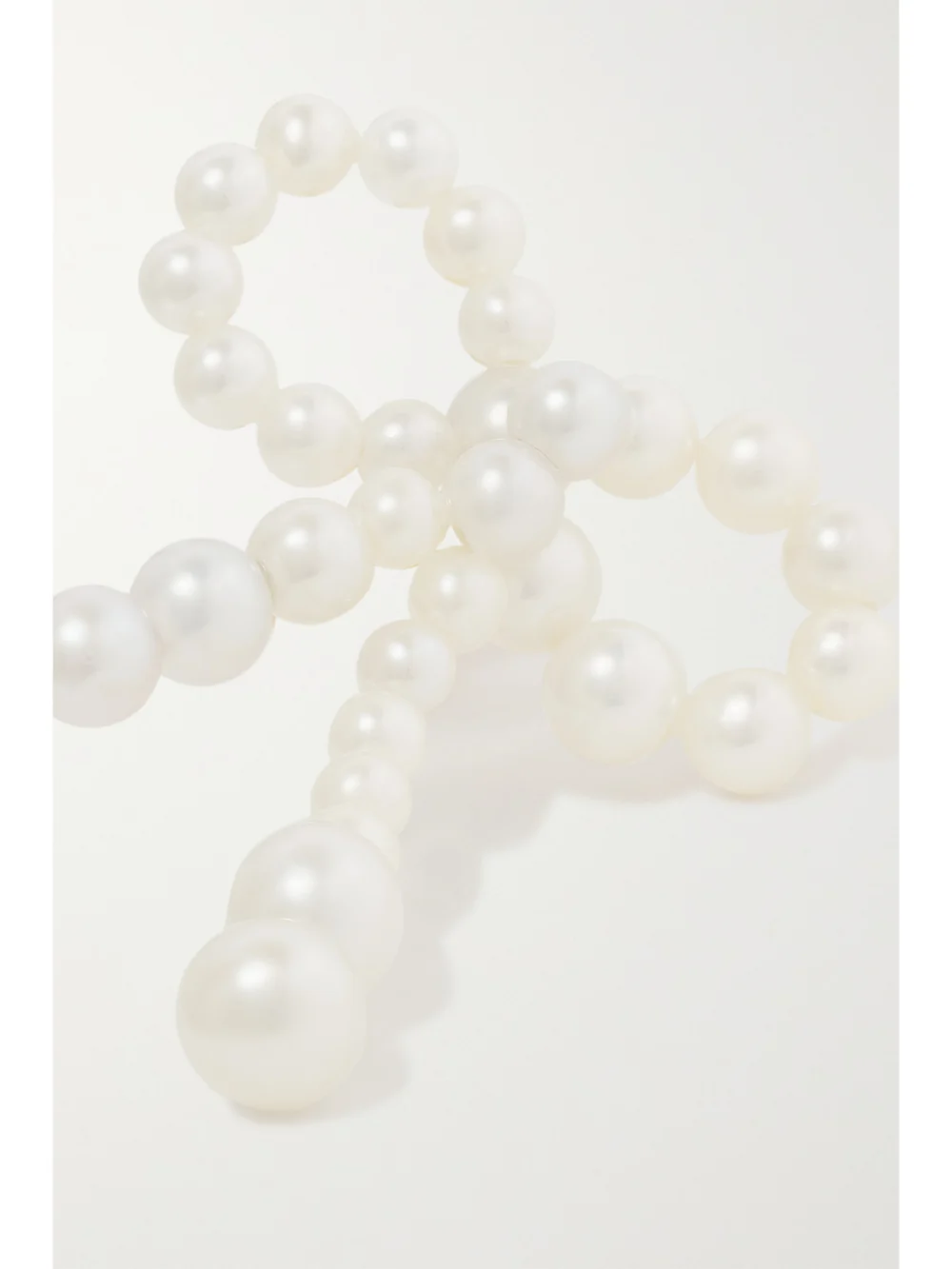 Close-up detail of the Sophie Bille Brahe Rosette De Perles 14-karat Gold Pearl Earrings