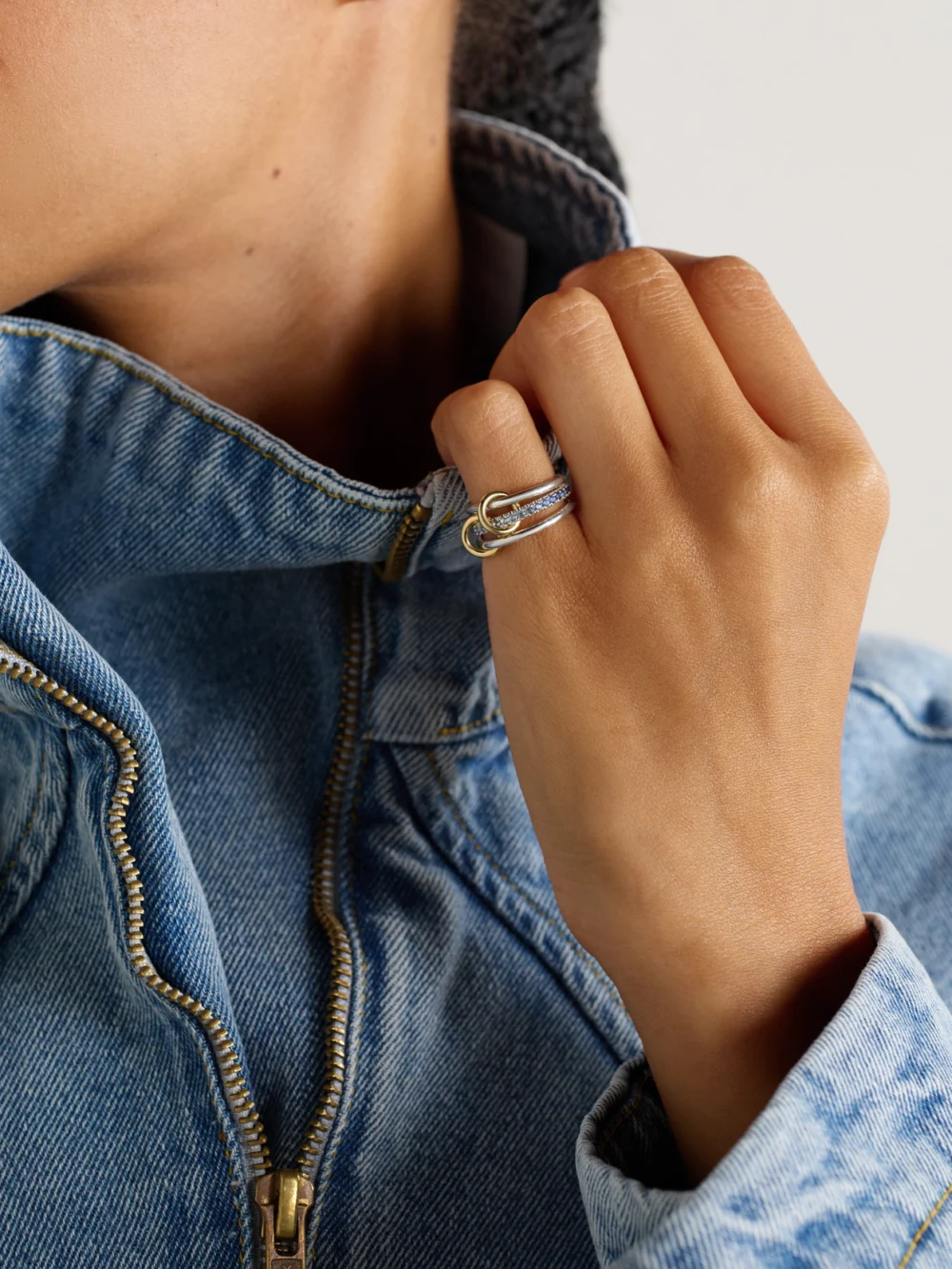 Spinelli Kilcollin Tigris 18-karat Gold, Sterling Silver and Sapphire Ring, styled view