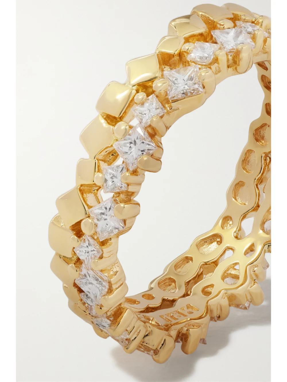 Close-up detail of the Suzanne Kalan 18-karat Gold Diamond Ring