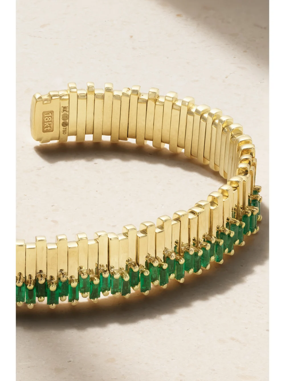 Close-up detail of the Suzanne Kalan 18-karat Gold Emerald Bangle