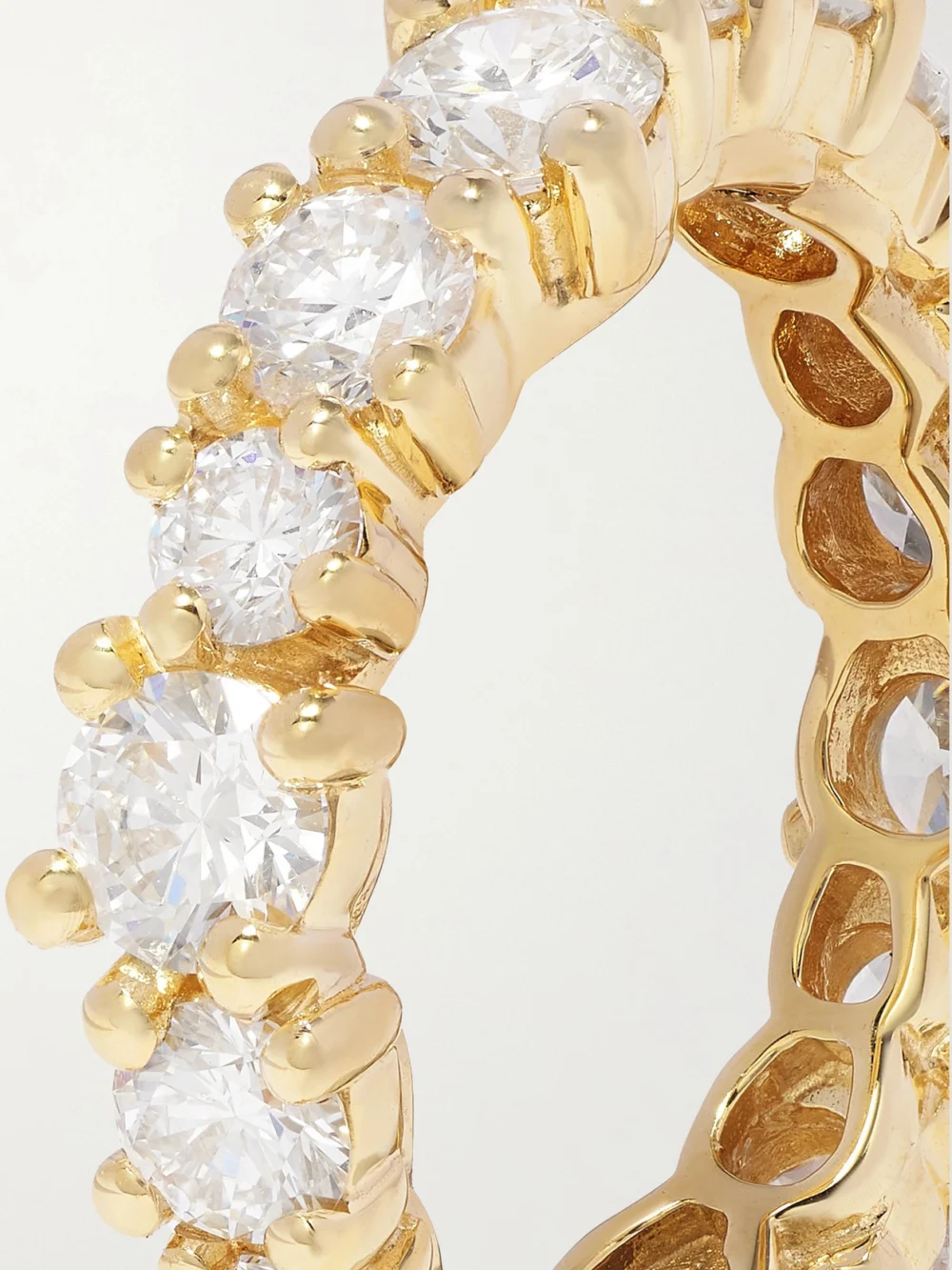 Close-up detail of the Suzanne Kalan Eternity 18-karat Gold Diamond Ring