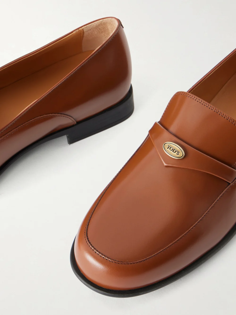 Close-up detail of the Tod's Gomma 19 Logo-embellished Leather Loafers