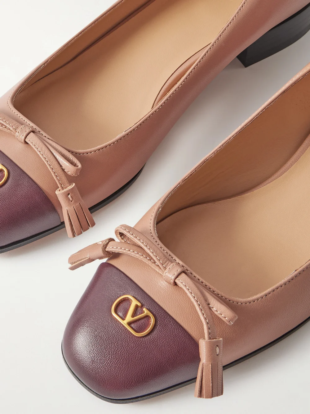 Close-up detail of the Valentino Garavani Ballerina Two-tone Leather Flats