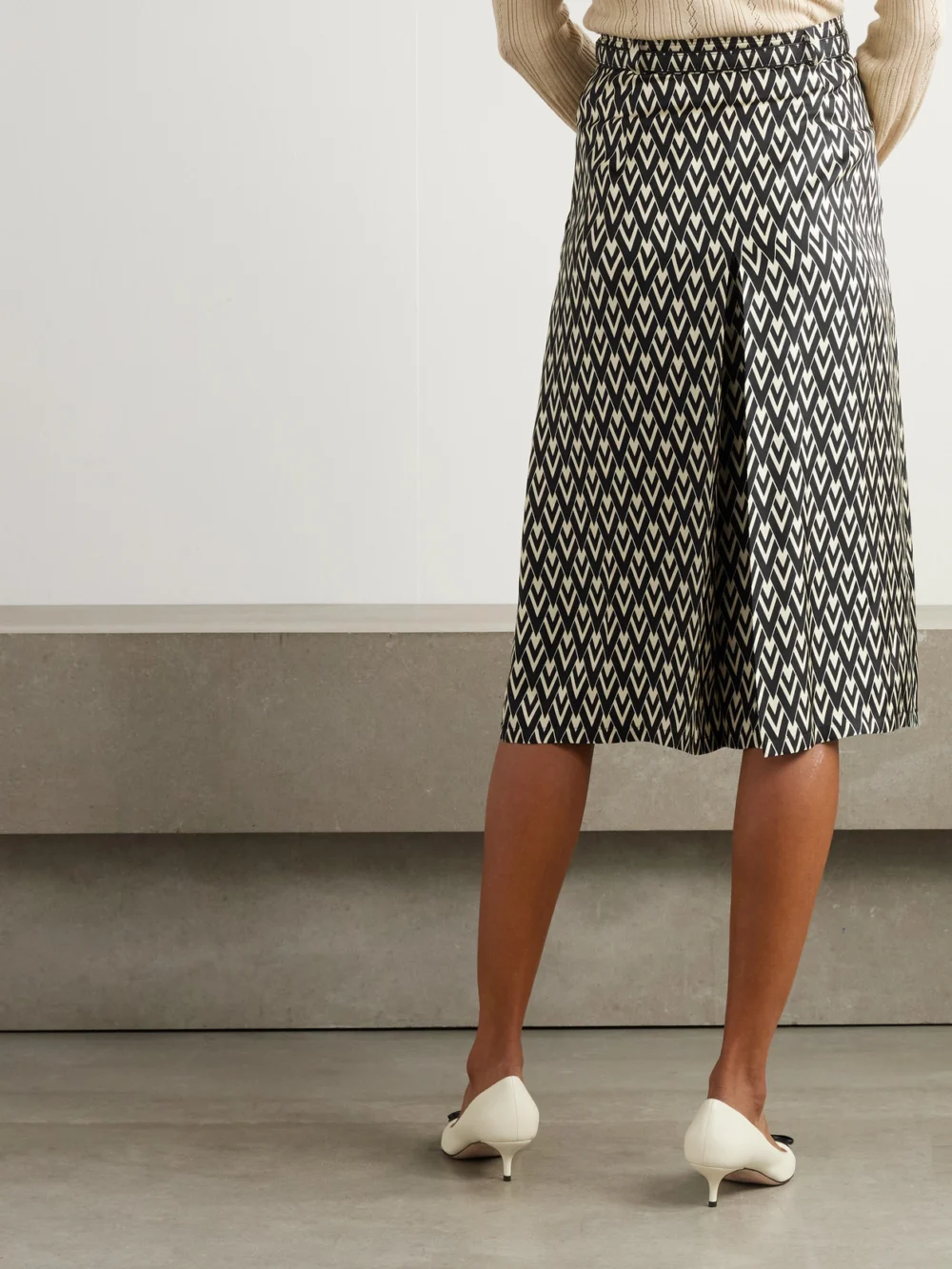 Back view of the Valentino Garavani Belted Pleated Printed Silk-twill Midi Skirt