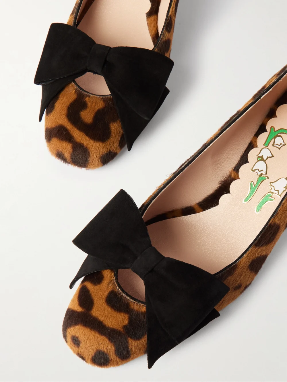 Close-up detail of the Valentino Garavani Bowow 25 Suede-trimmed Leopard-print Calf Hair Pumps