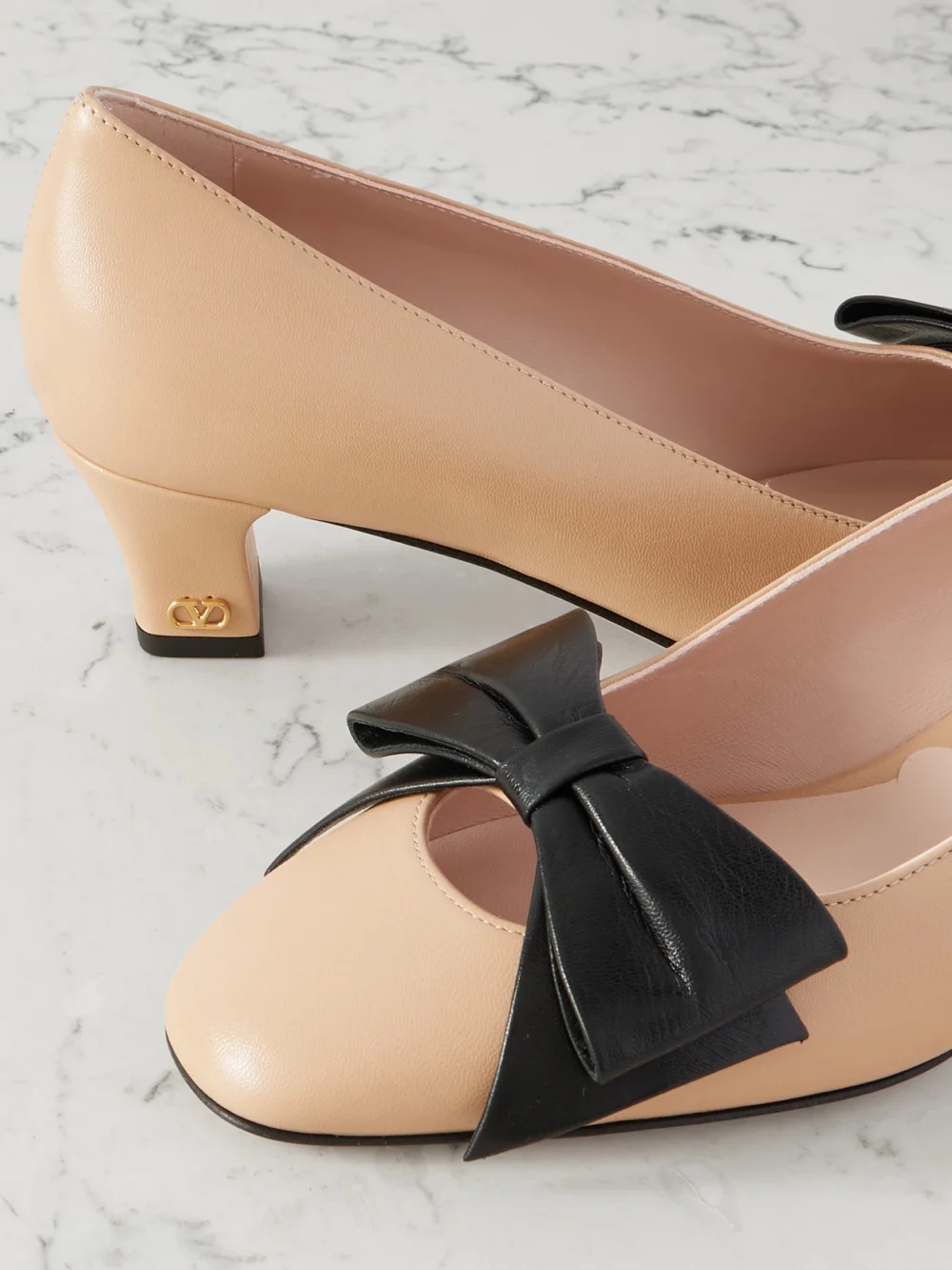 Close-up detail of the Valentino Garavani Bowow 45 Bow-embellished Leather Pumps