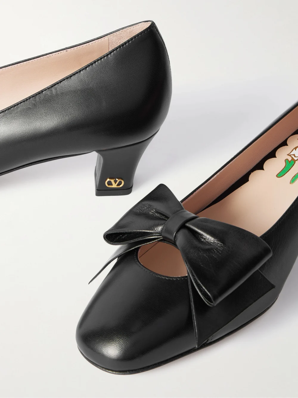 Close-up detail of the Valentino Garavani Bowow 45 Bow-embellished Leather Pumps