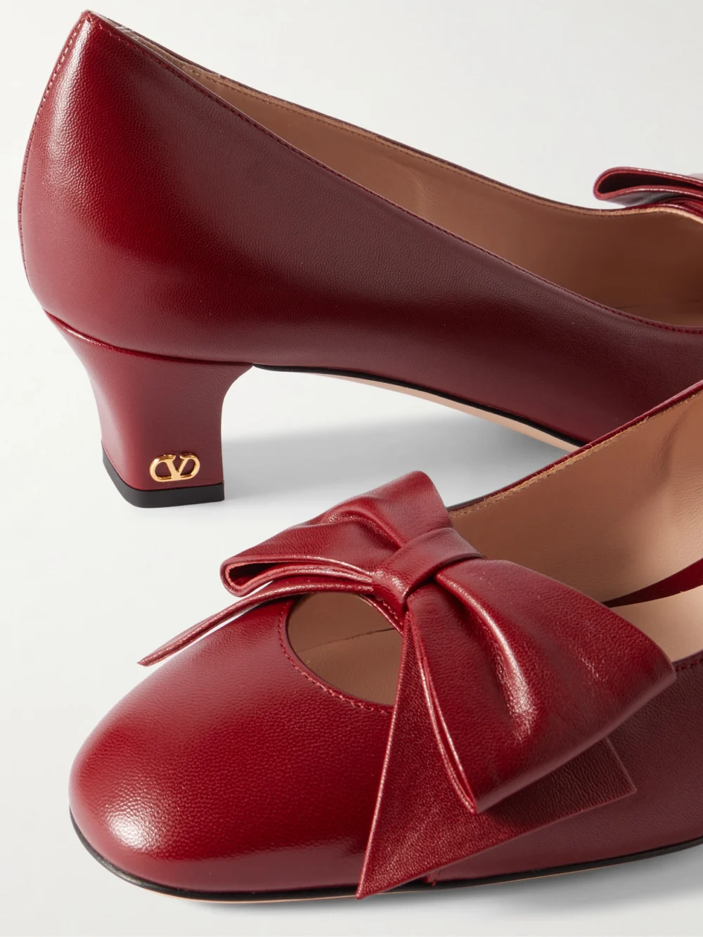 Close-up detail of the Valentino Garavani Bowow 45 Bow-embellished Leather Pumps