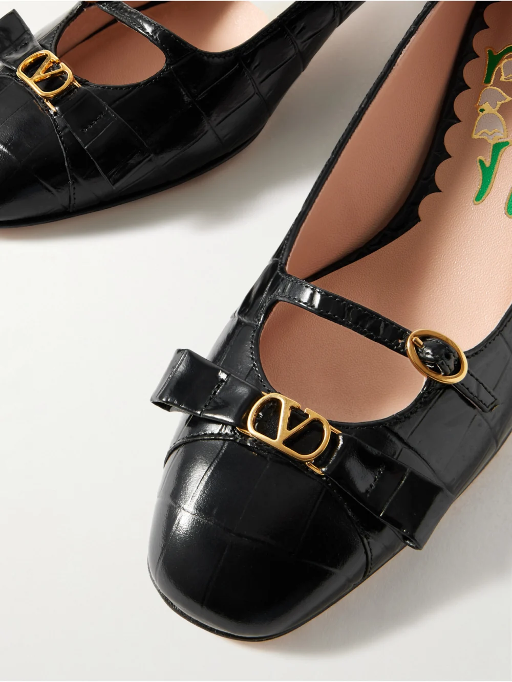 Close-up detail of the Valentino Garavani Bowow Décolleté 45 Embellished Croc-effect Leather Pumps