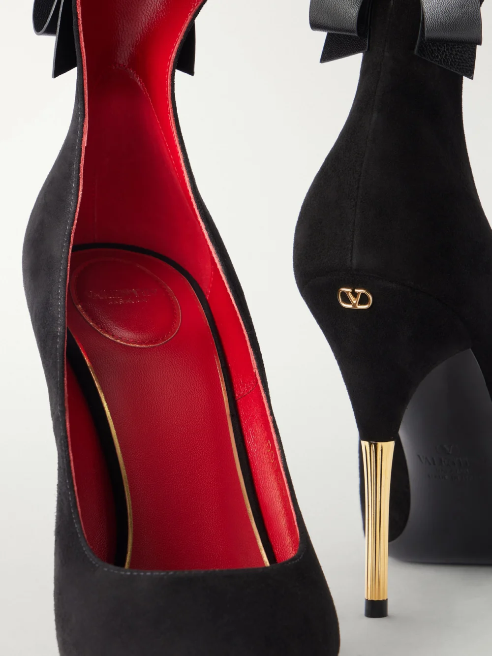 Close-up detail of the Valentino Garavani Fatale 105 Bow-detailed Suede Pumps