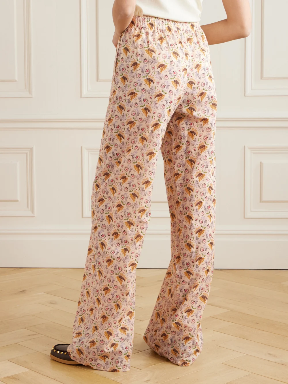 Back view of the Valentino Garavani Floral-print Cotton-muslin Pants