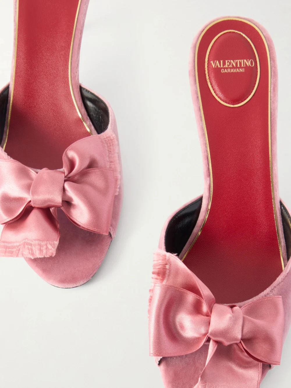 Close-up detail of the Valentino Garavani Marie a 55 Bow-detailed Satin-trimmed Velvet Mules