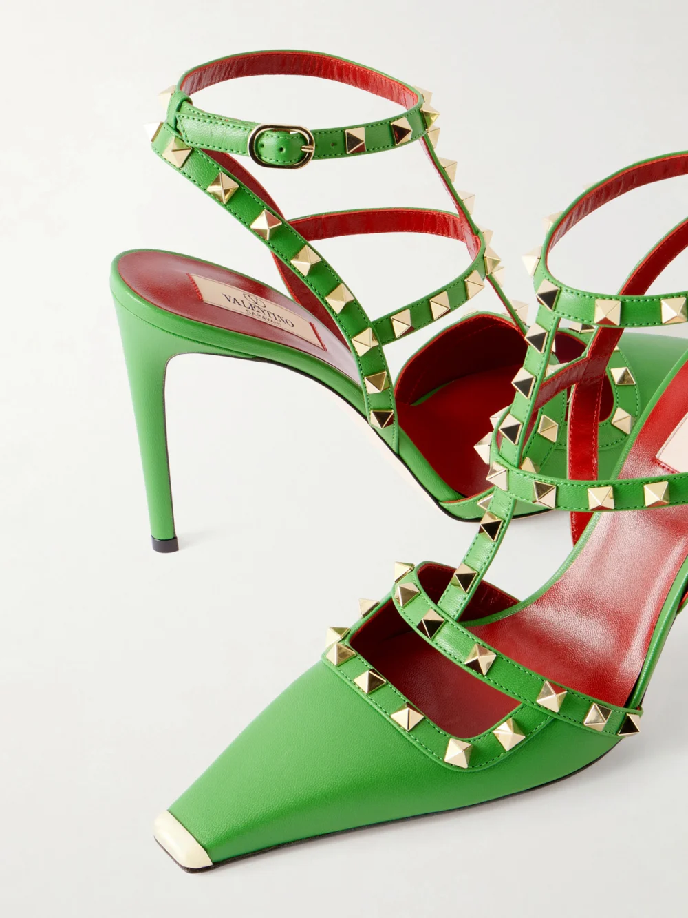 Close-up detail of the Valentino Garavani Rockstud 100 Leather Pumps