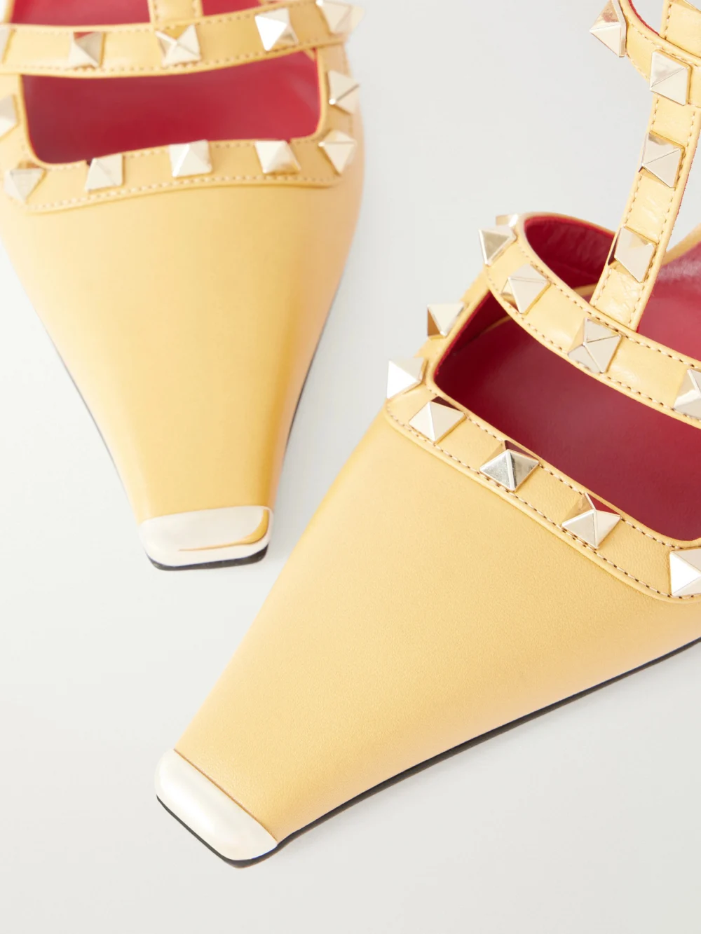 Close-up detail of the Valentino Garavani Rockstud 100 Leather Pumps