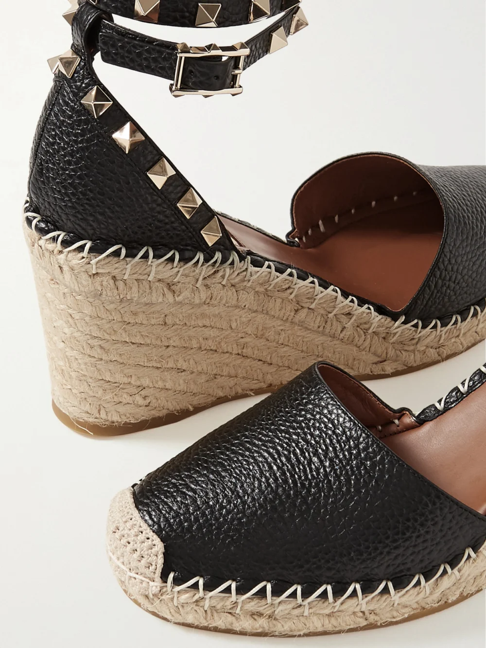 Close-up detail of the Valentino Garavani Rockstud 85 Textured-leather Wedge Espadrilles