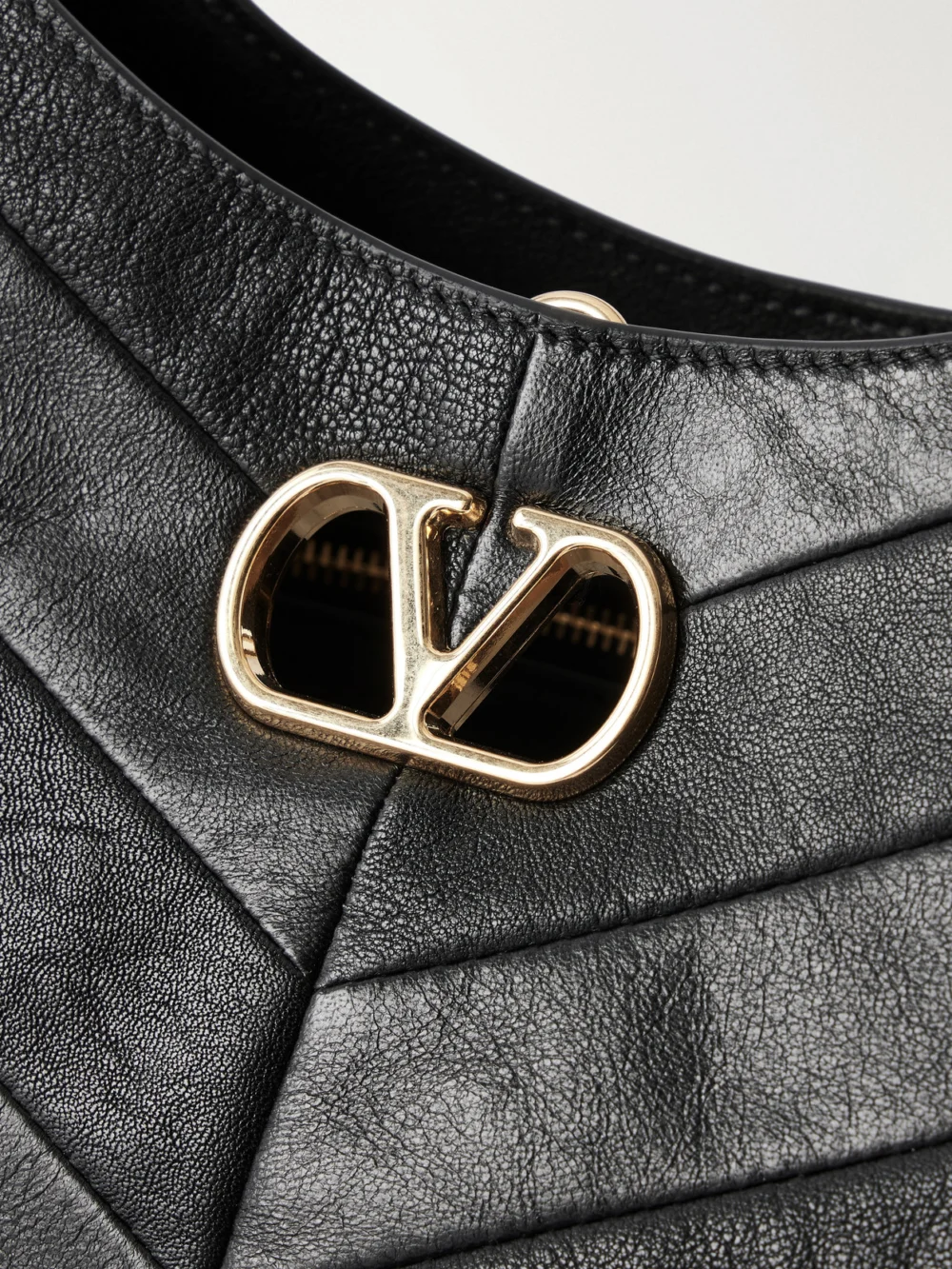 Close-up detail of the Valentino Garavani Vlogo-embellished Patchwork Leather Shoulder Bag