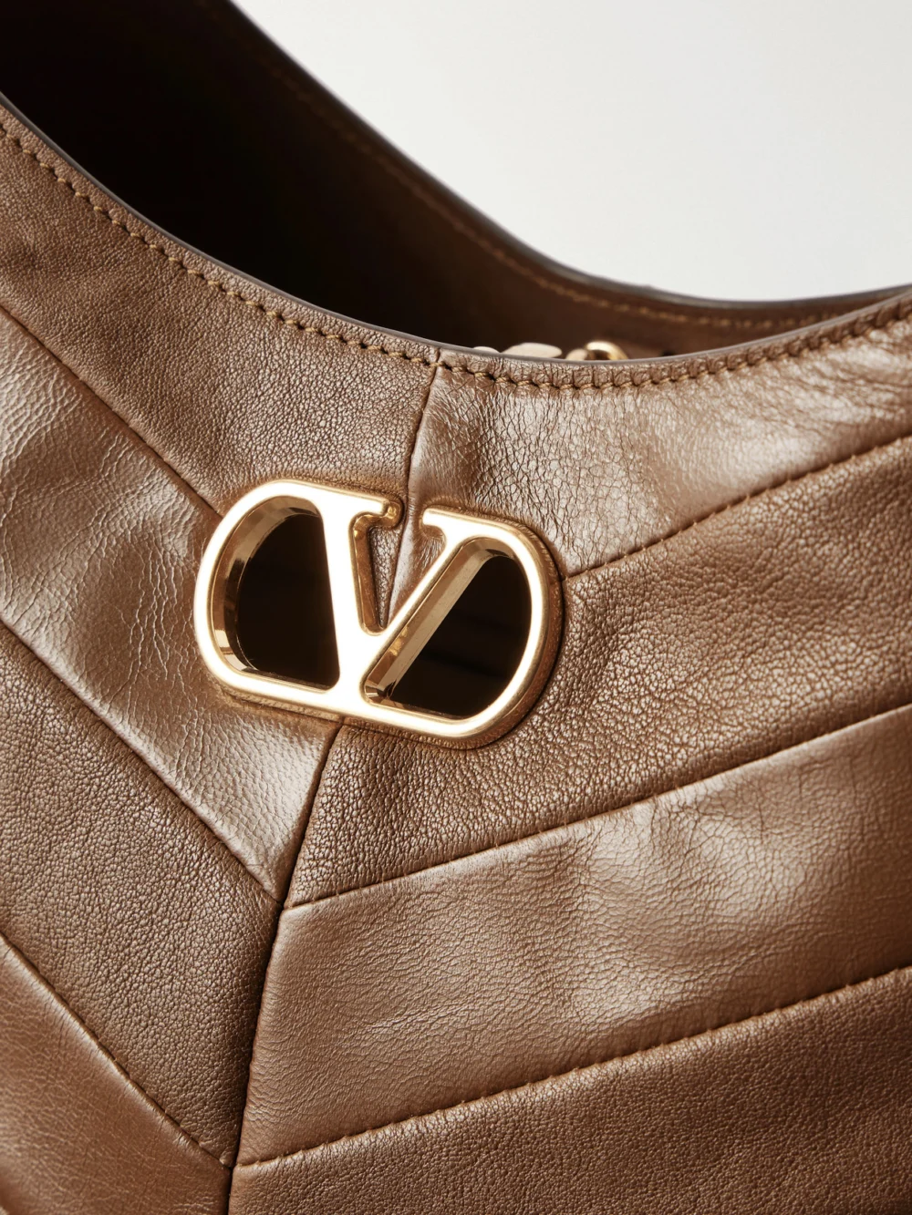 Close-up detail of the Valentino Garavani Vlogo-embellished Patchwork Leather Shoulder Bag