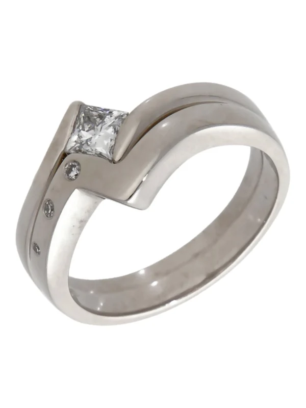 William May 18ct Gold 0.33ct Princess Cut Diamond Twist Ring Set