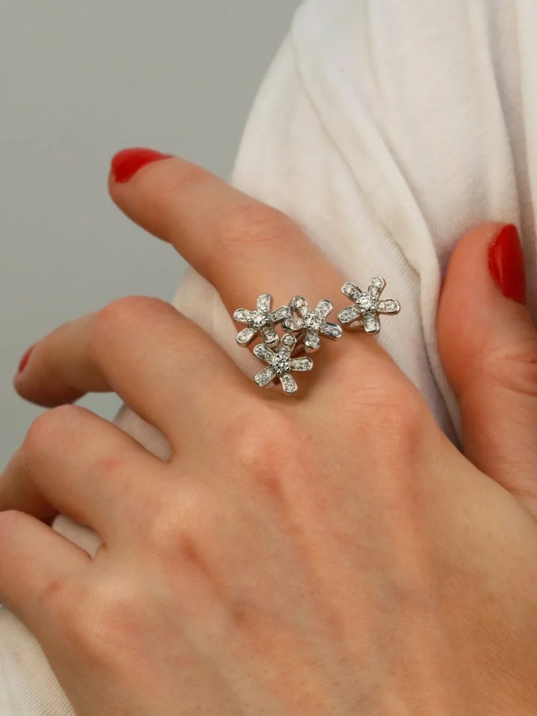 William May 18ct White Gold 1.00ct Diamond Flowers Dress Ring