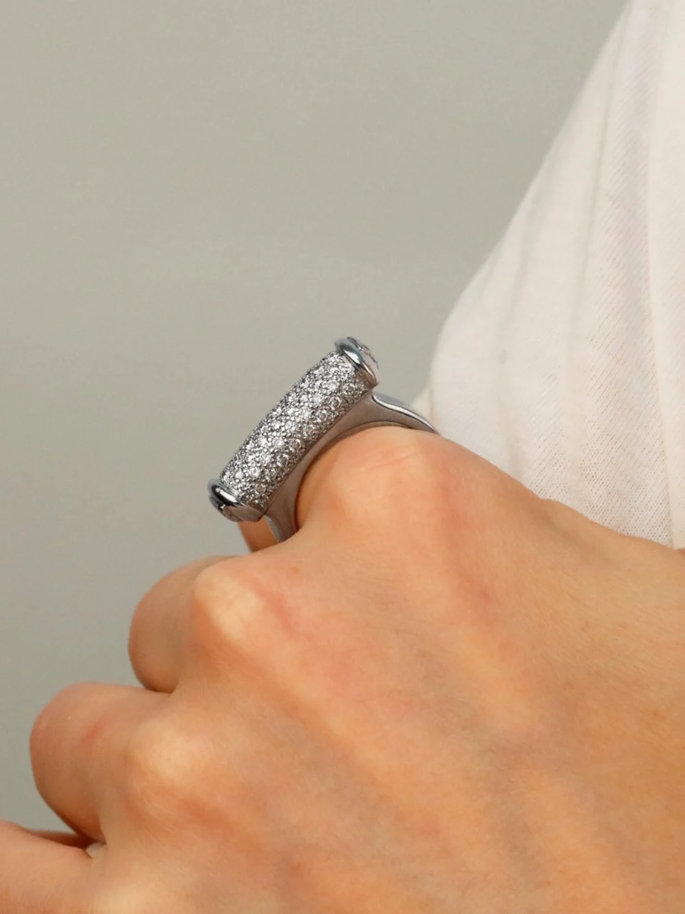 William May 18ct White Gold 1.15ct Diamond Circle Bar Dress Ring, view 3