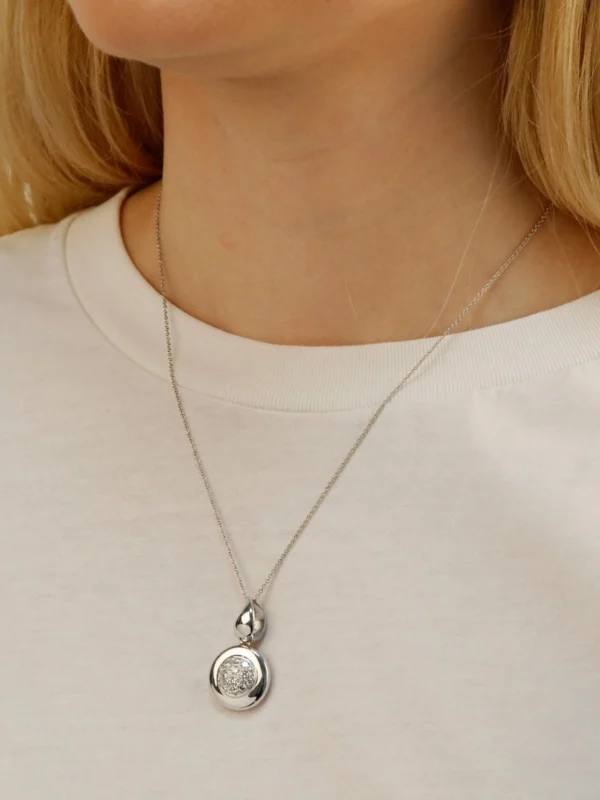William May 18ct White Gold Diamond Cluster Circle Necklace