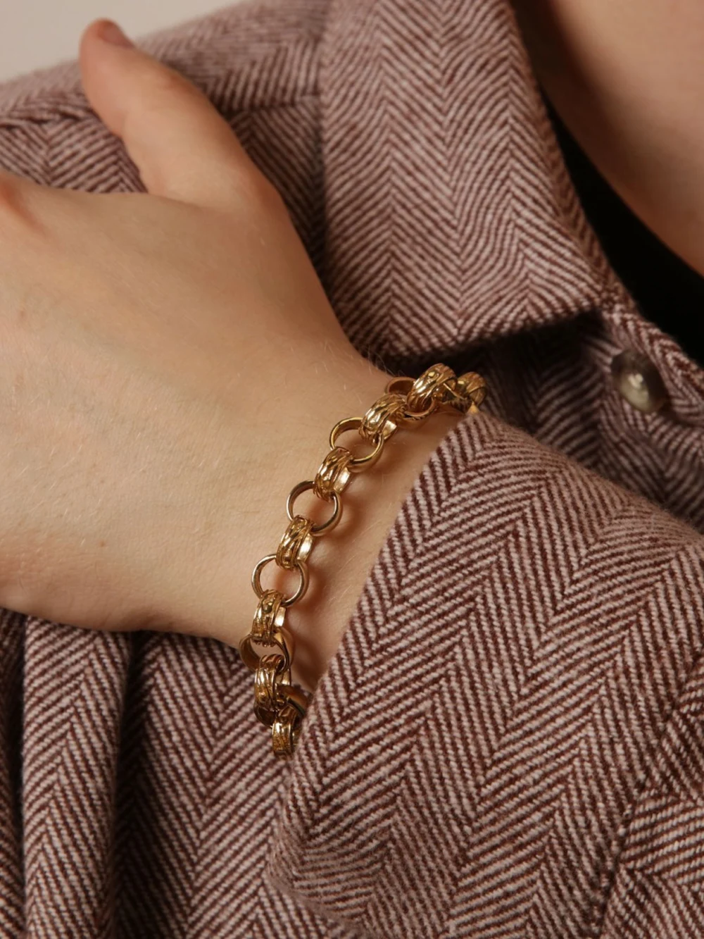 William May 9ct Gold 8" Patterned & Polished Belcher Bracelet, view 2