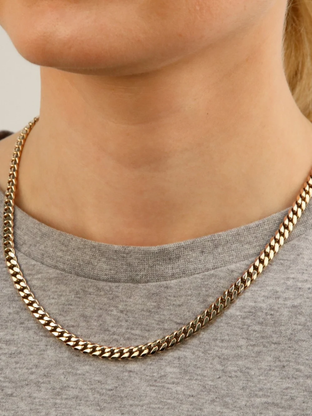 William May 9ct Yellow Gold 18" Close Curb Chain Necklace, view 2