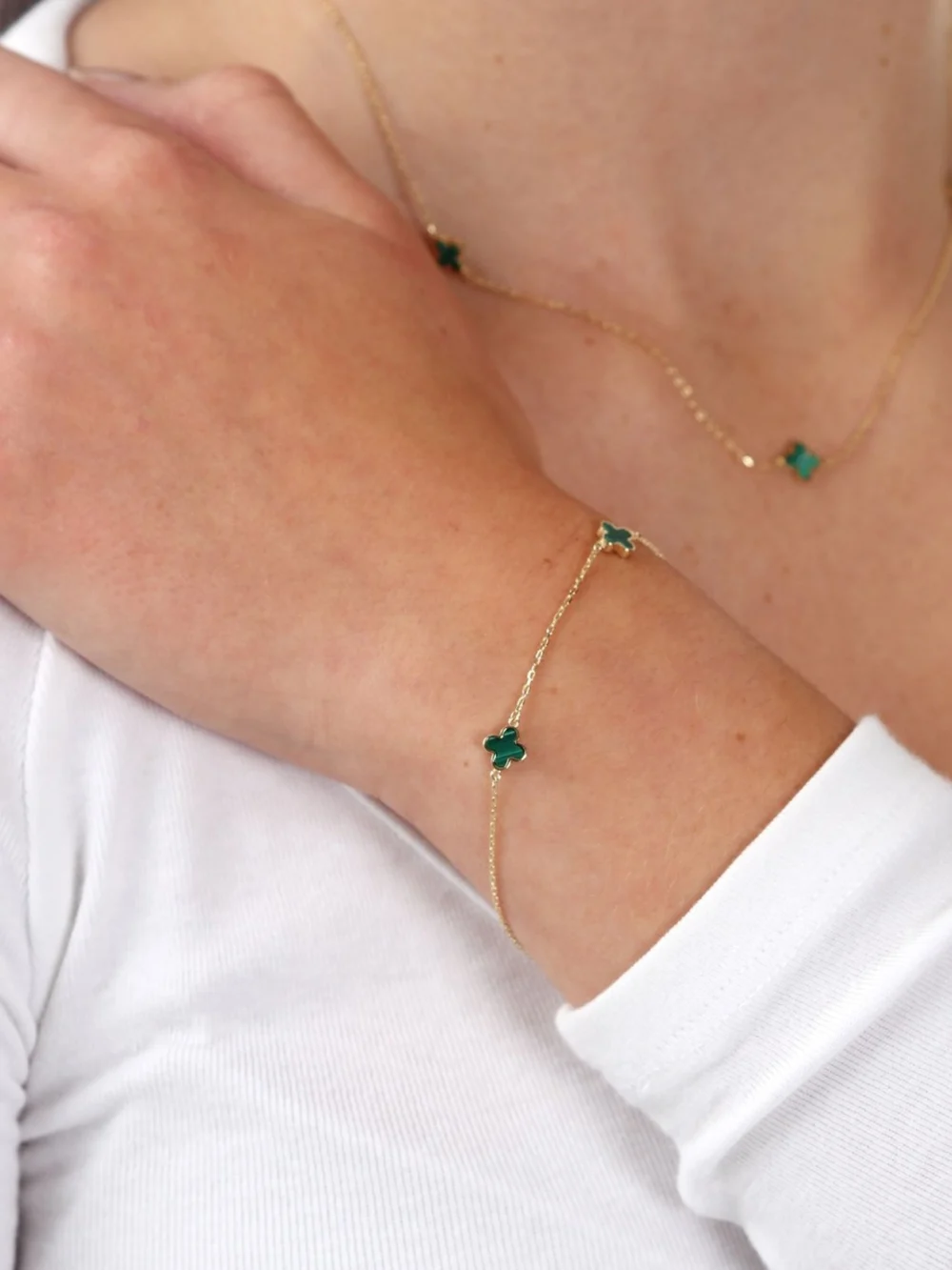 William May 9ct Yellow Gold 3 Malachite Clover Petal 7.5" Bracelet, view 2