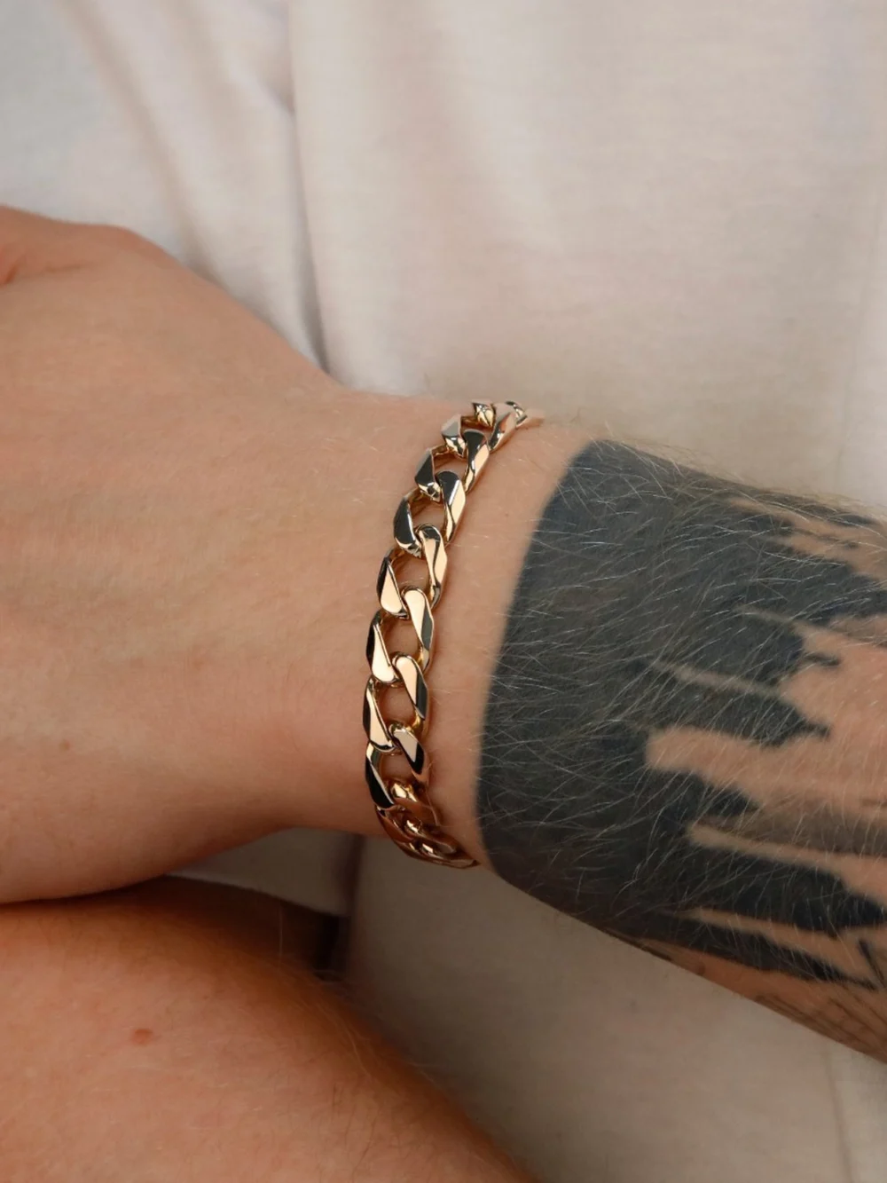 William May 9ct Yellow Gold 8" Heavy Curb Bracelet, view 2