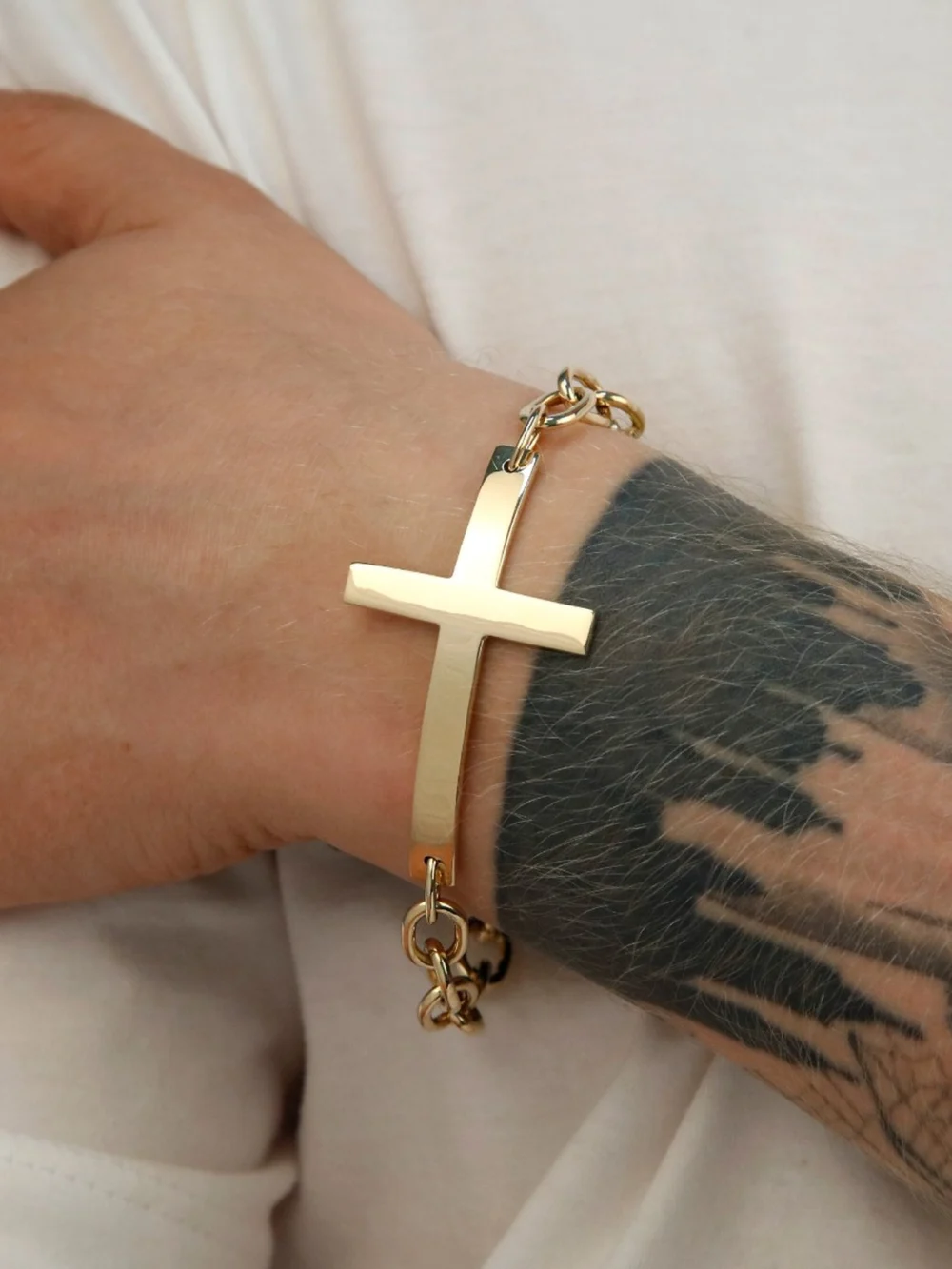 William May 9ct Yellow Gold 9.25" Curved Cross Bracelet
