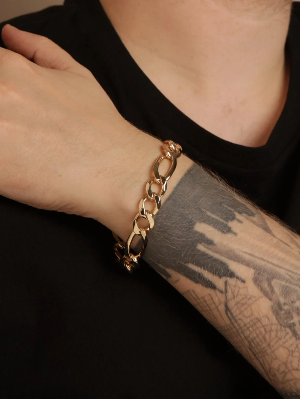 William May 9ct Yellow Gold 9.25" Heavy Figaro Bracelet, view 2