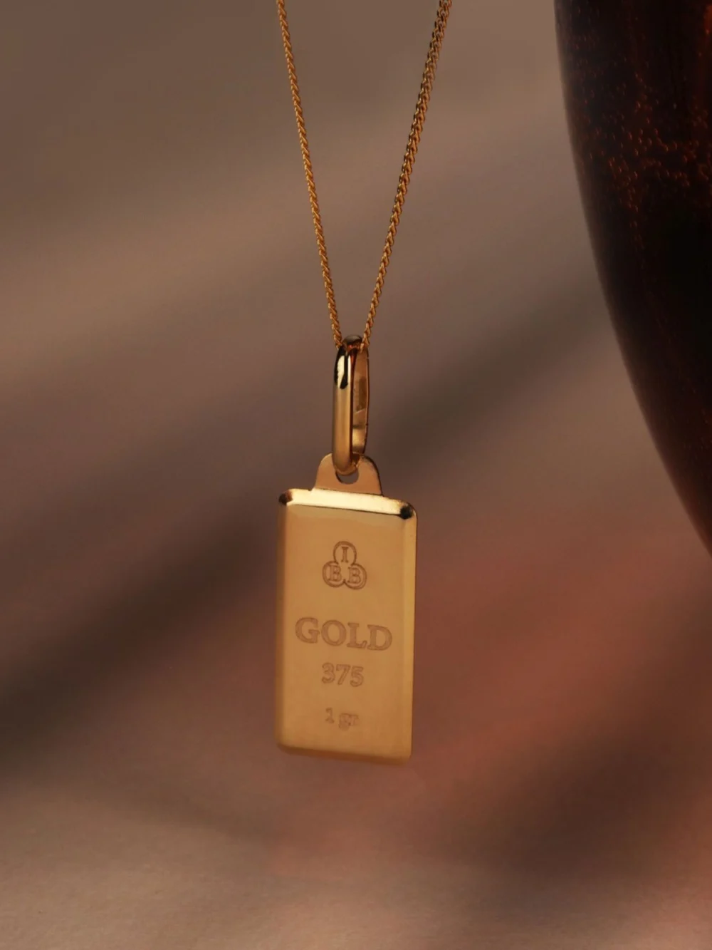 William May 9ct Yellow Gold Ingot Pendant & 18" Chain Necklace