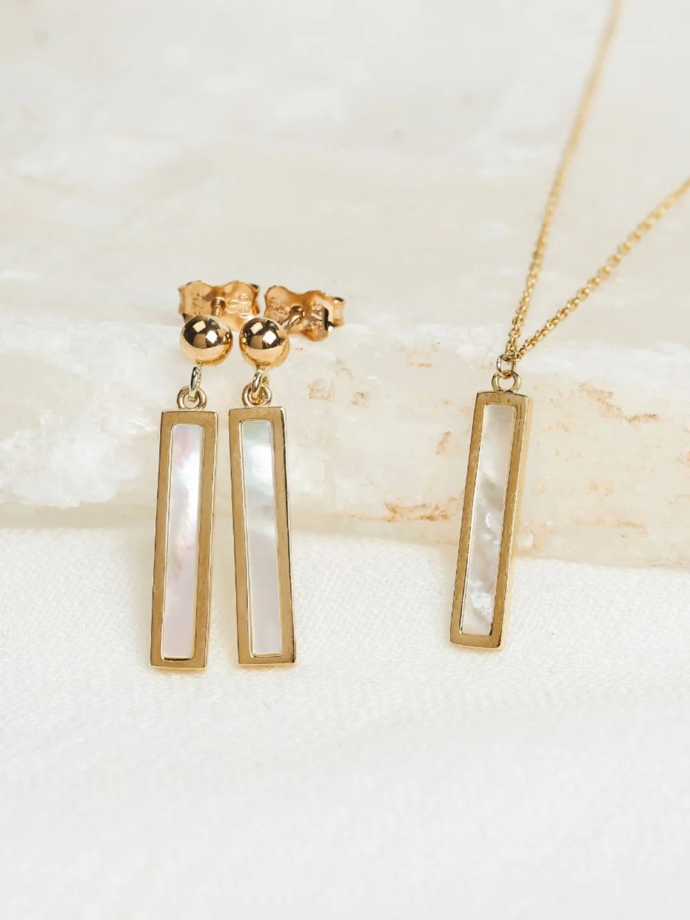 William May 9ct Yellow Gold Mother of Pearl Bar Adjustable Necklace, view 2