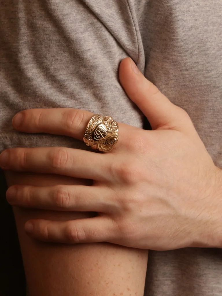 William May 9ct Yellow Gold Saddle Ring