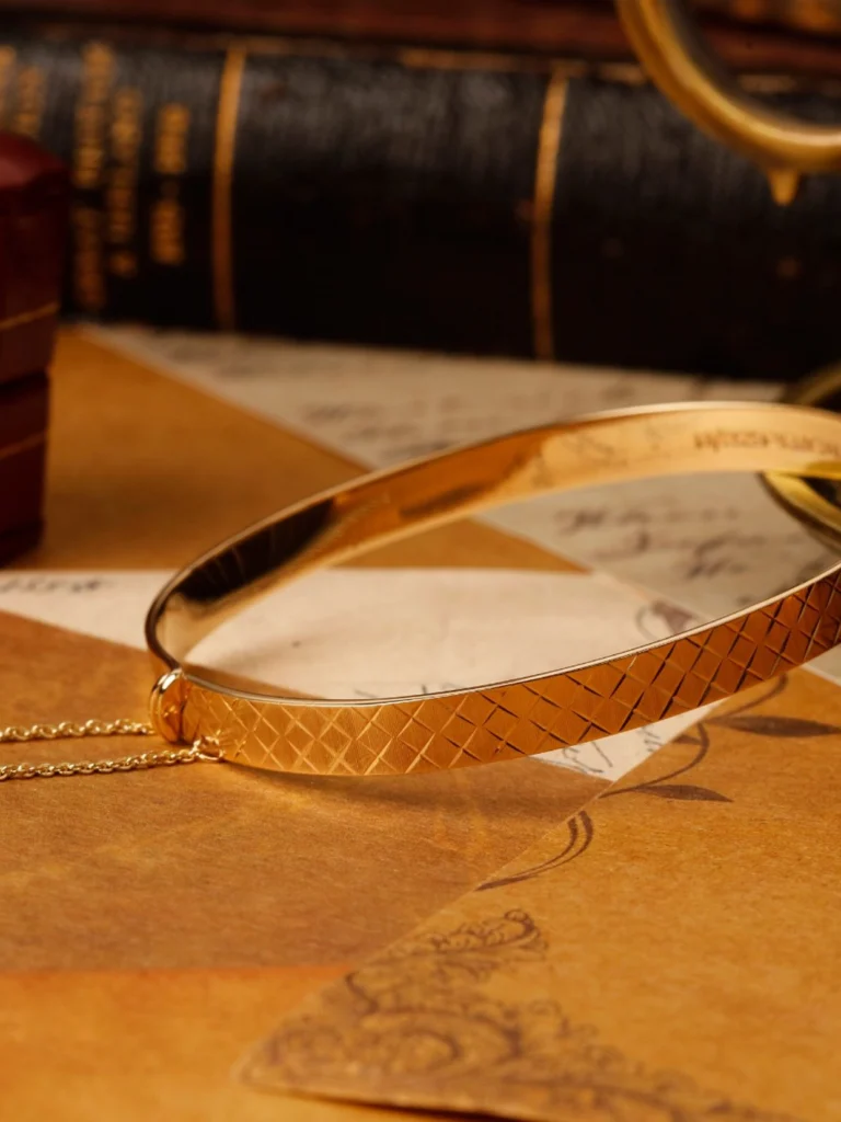 William May Vintage 1963 9ct Yellow Gold Hinged Bangle