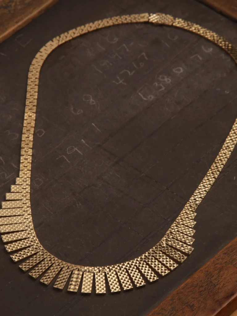William May Vintage 1964 9ct Yellow Gold Cleopatra Style Necklet